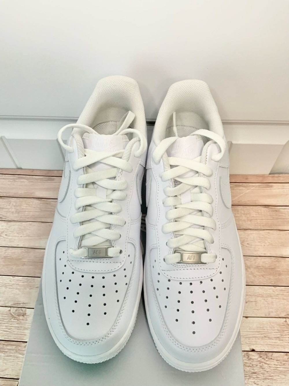 Authentic Nike Air Force 1 Sneakers NIB - Picture 2 of 7